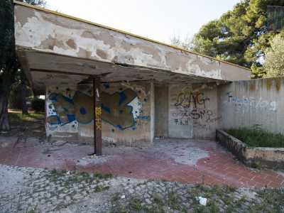 Il Centro Studi Polivalente sorto nei primi anni 80 � formato da cinque istituti di scuola superiore. All�epoca fu pensato come una sorta di �campus� con tanto verde, piste di atletica, campi da basket ed enormi palestre. Con il tempo per� le strutture sono state un po� abbandonate a loro stesse